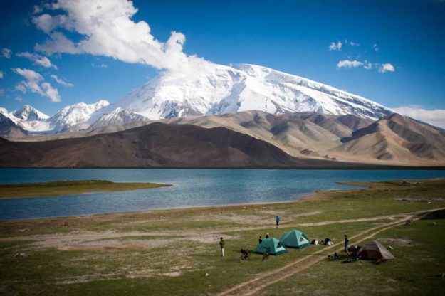 Xinjiang Prepares to Welcome Tourists, Including International Visitors
