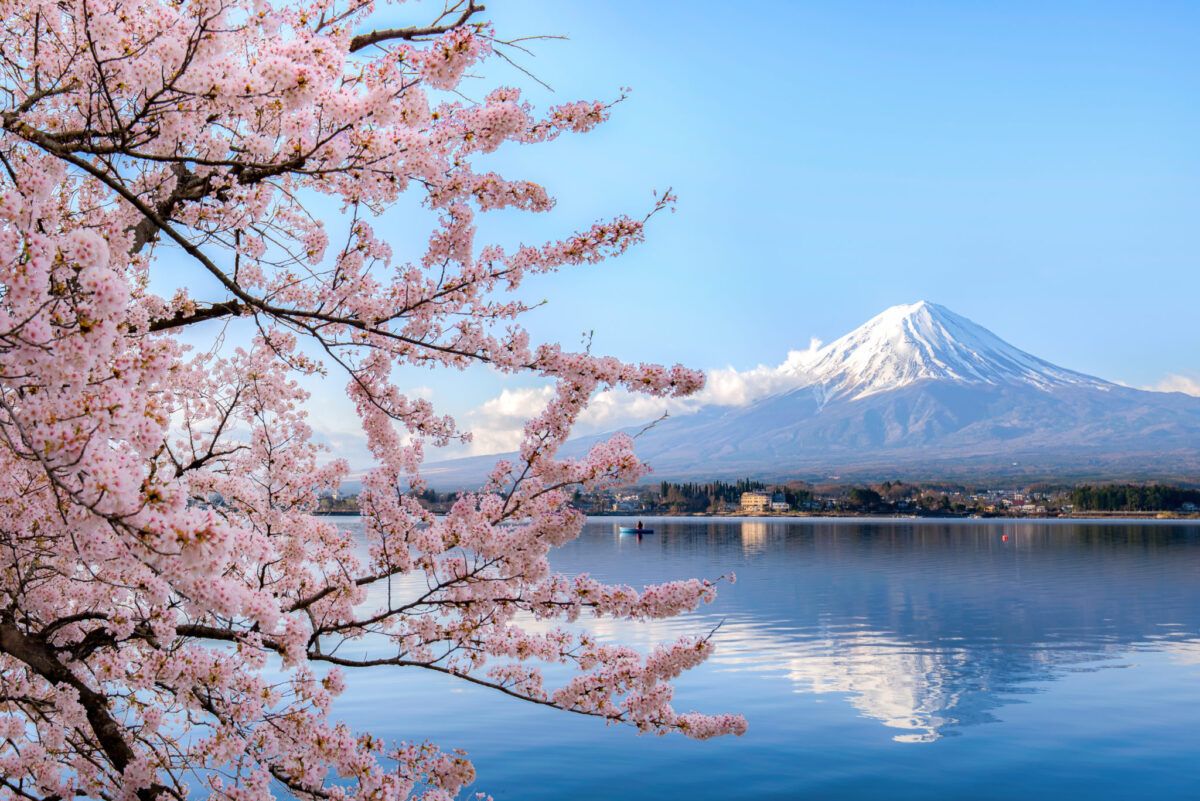Japan tourist arrivals April 2025