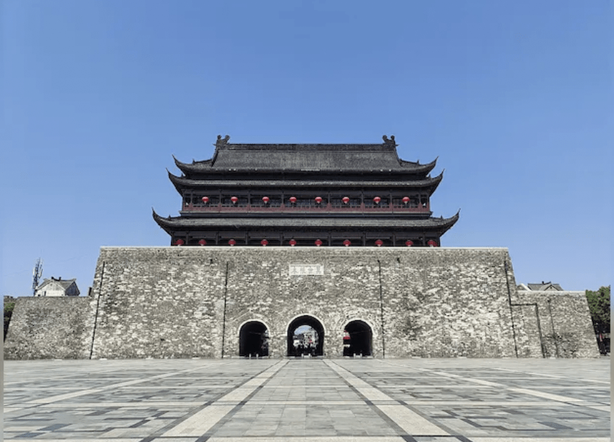 What caused tiles to fall from China's 600-year-old Fengyang Tower?